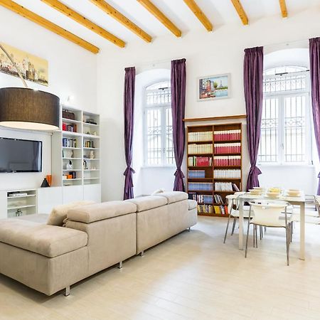 Ma Maison - Family Apartment At The Historical Center Наполи Екстериор снимка