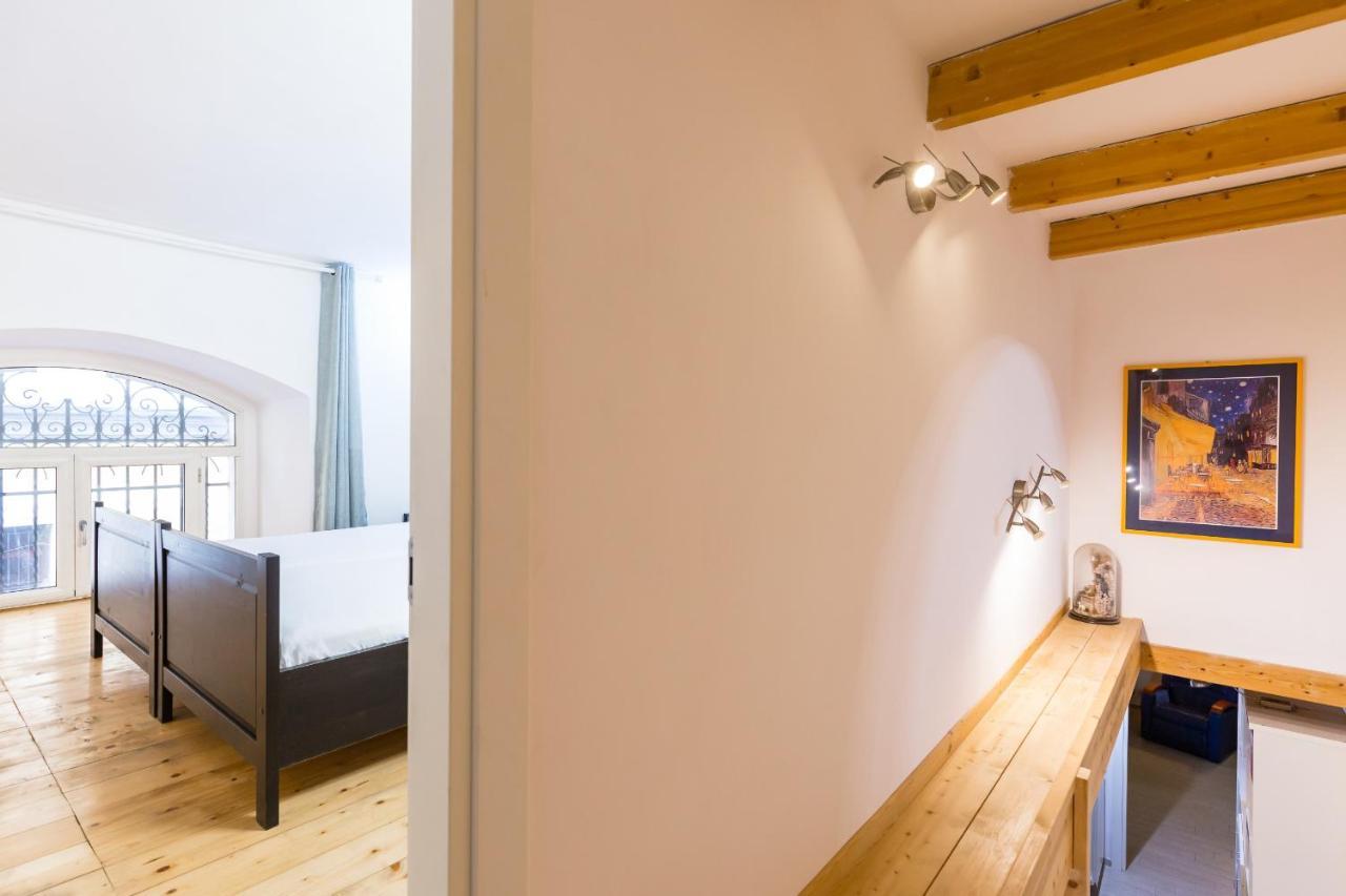 Ma Maison - Family Apartment At The Historical Center Наполи Екстериор снимка