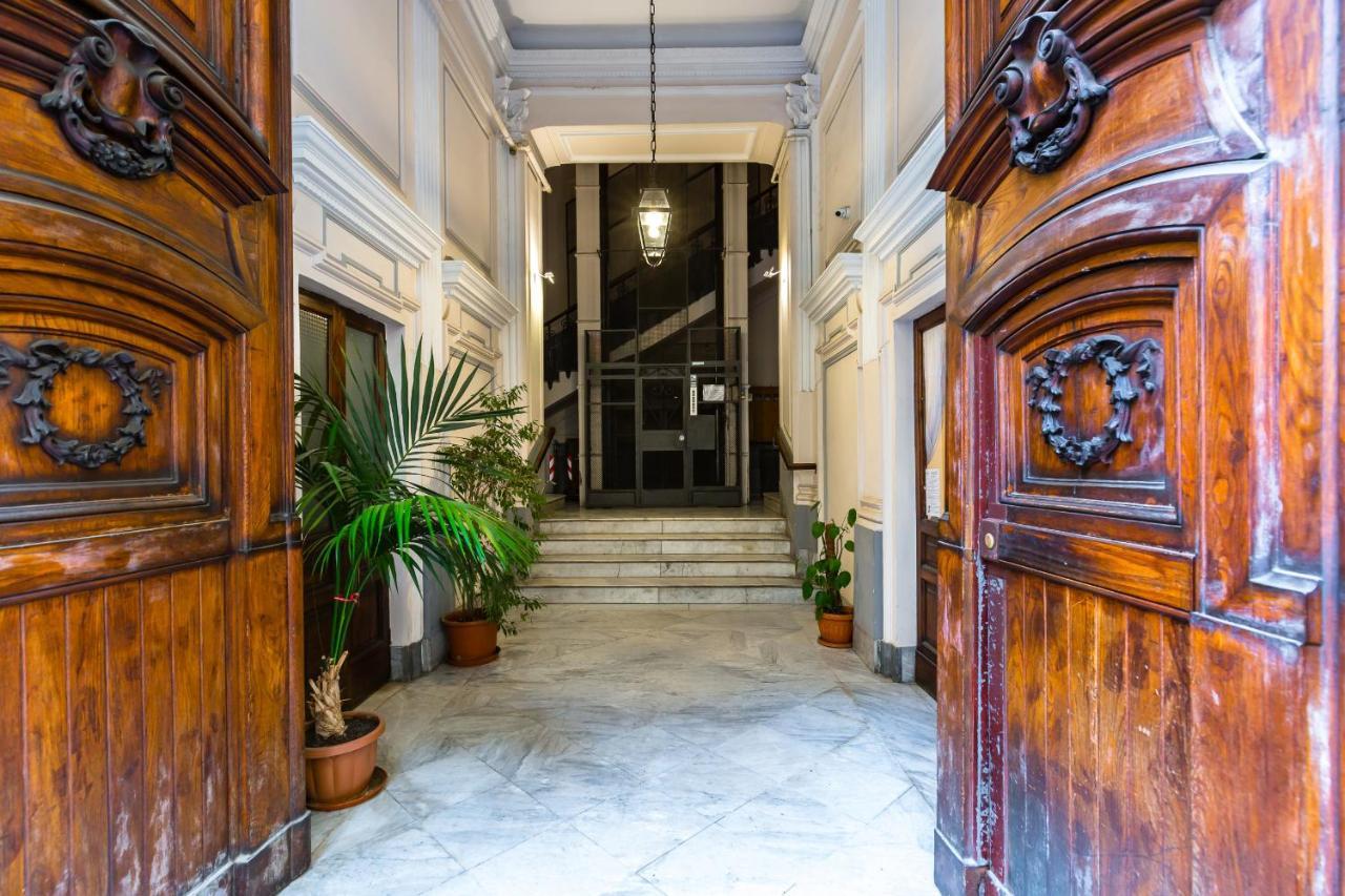 Ma Maison - Family Apartment At The Historical Center Наполи Екстериор снимка